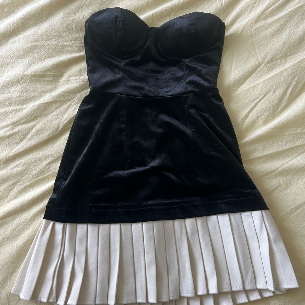 Elegant Black and White Strapless Dress